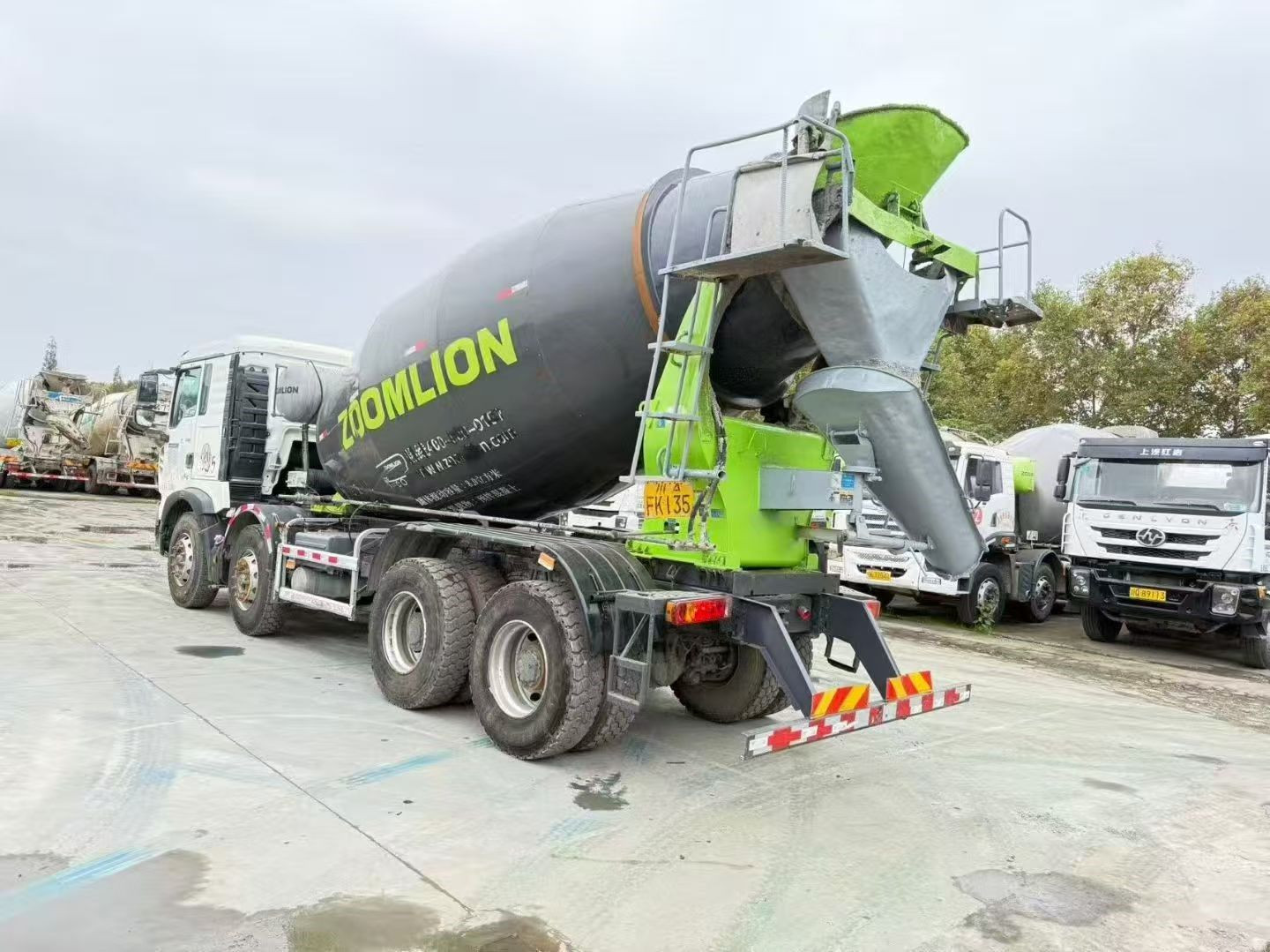 Howo Zoomlion mixer truck