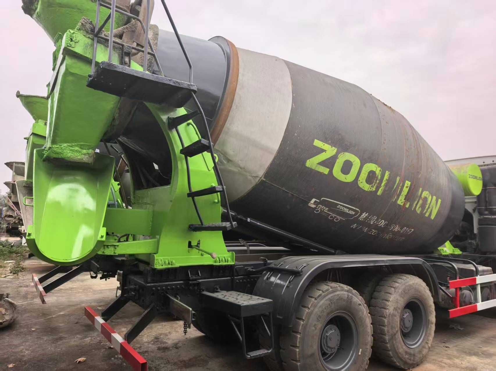 Cement truck, mixer truck, tanker truck