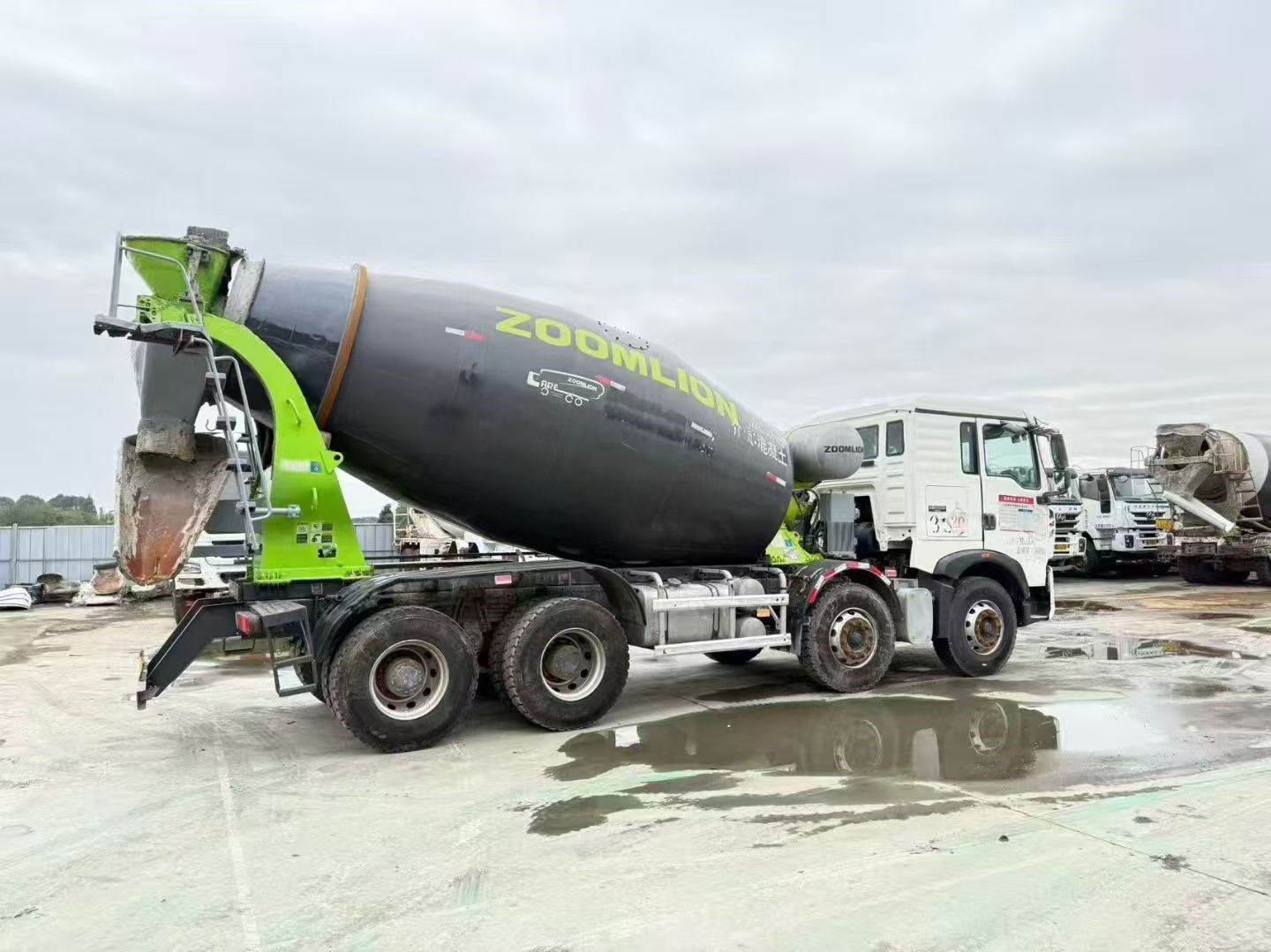 Howo Zoomlion mixer truck